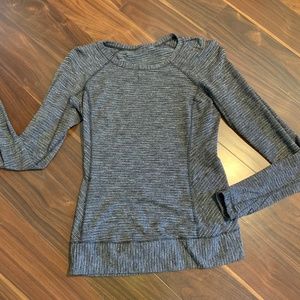Lululemon black/white pullover top